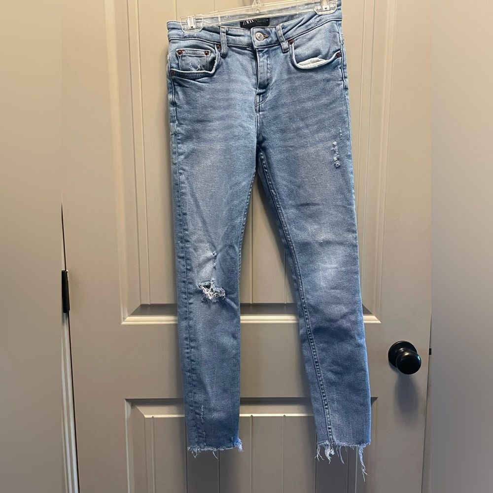 Zara Size 4 Jeans Ripped Distressed worn Cute  Eur 36 Waist 26 inches Length 26